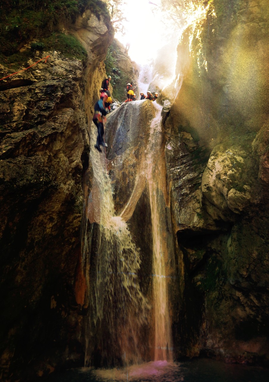 Saut de 10m en canyoning / Versoud - Isère