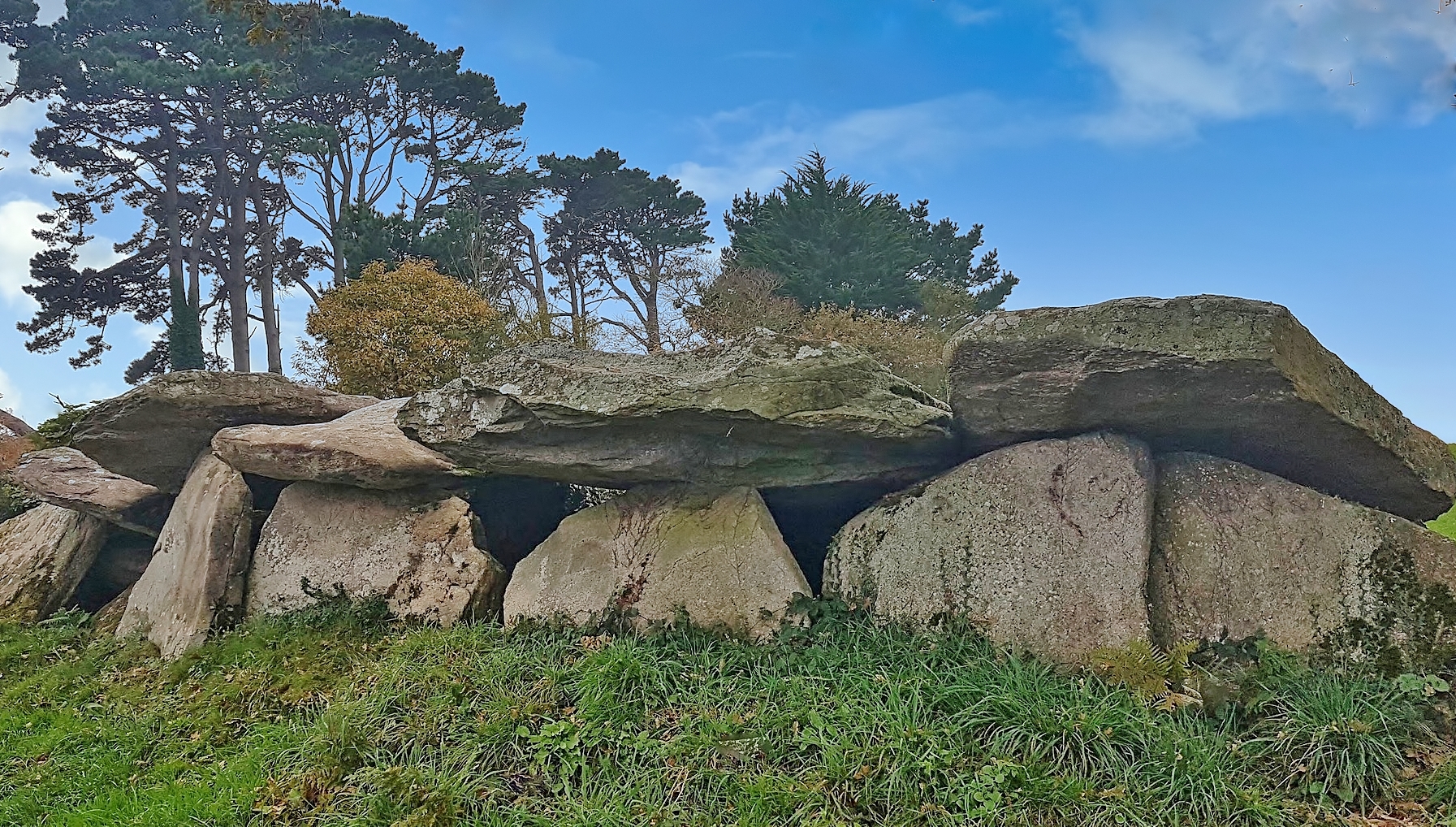 Allée couverte in Beuzec-Cap-Sizun, Cap Sizun, Bretagne