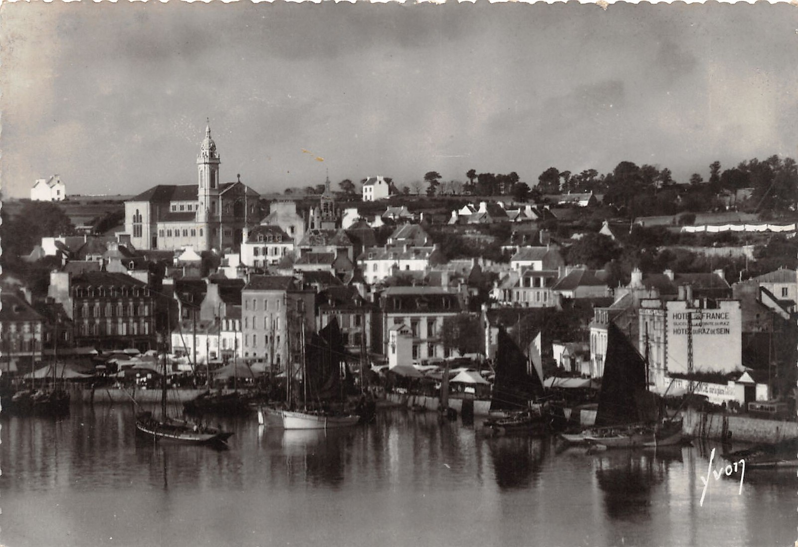 Alte Postkarte, Hafen von Audierne mit den Kais