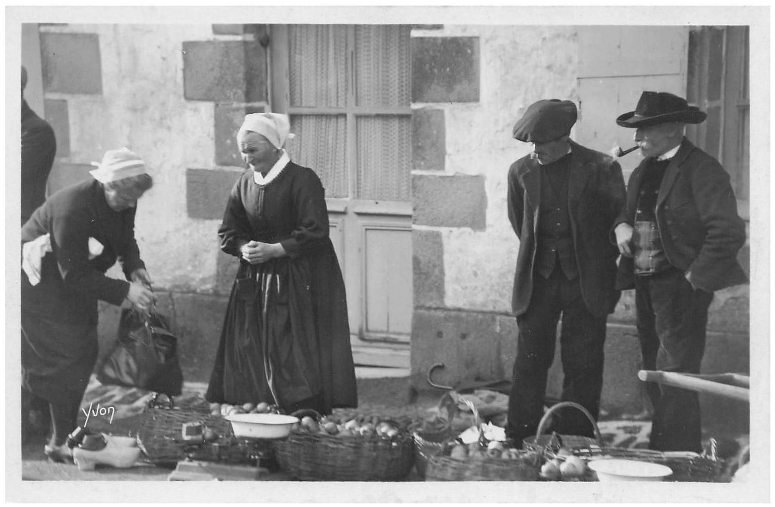 Alte Postkarte, Markt in Audierne