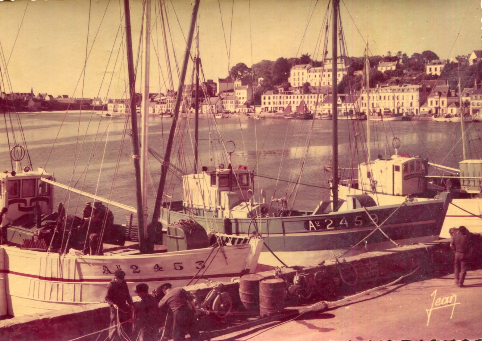 Alte Postkarte, Hafen von Audierne mit den Kais