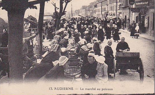 Alte Postkarte, Markt in Audierne