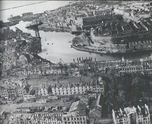 Brest Ende 1944, völlige Zerstörung , der Fotograf ist unbekannt