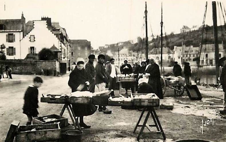 Alte Postkarte, Markt in Audierne