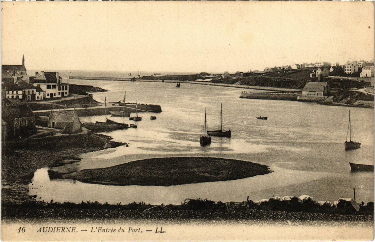 Alte Postkarte, Hafen von Audierne mit den Kais