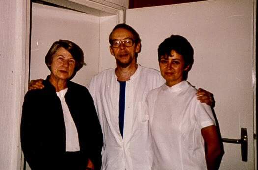 Professor Dr. med. Arne Andreas Kollwitz mit Frau Döpping und Frau Clausen. 