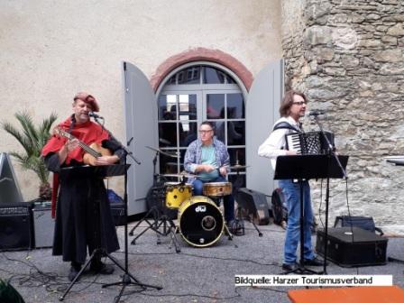 Typisch Harz Markt Harzgerode- die Liveband Muenzenberger Musikanten