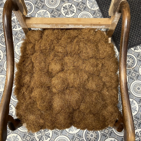 Paire de fauteuils de style Louis XIII - Restauration complète Le Garage à fauteuils en garniture traditionnelle