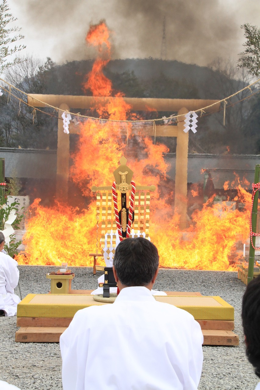 火 炎 龍 龍神総宮社
