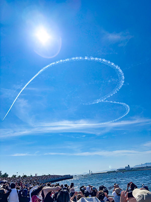 ハートを描くブルーインパルス