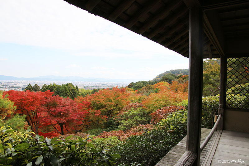 月下亭縁台からの京都の眺め（大河内山荘）