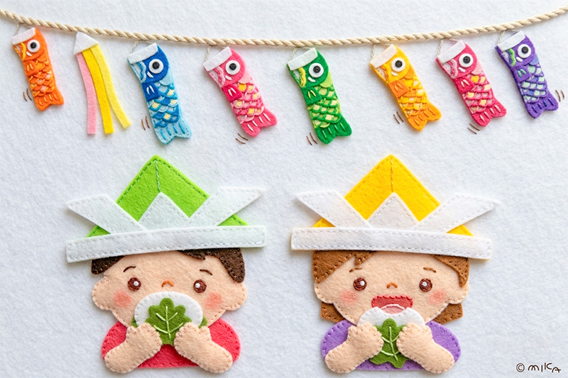 かしわもちを食べる子ども達（フエルト）背景白