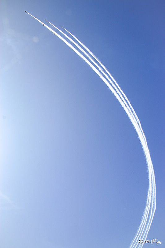 勢いよく舞い上がるブルーインパルス③