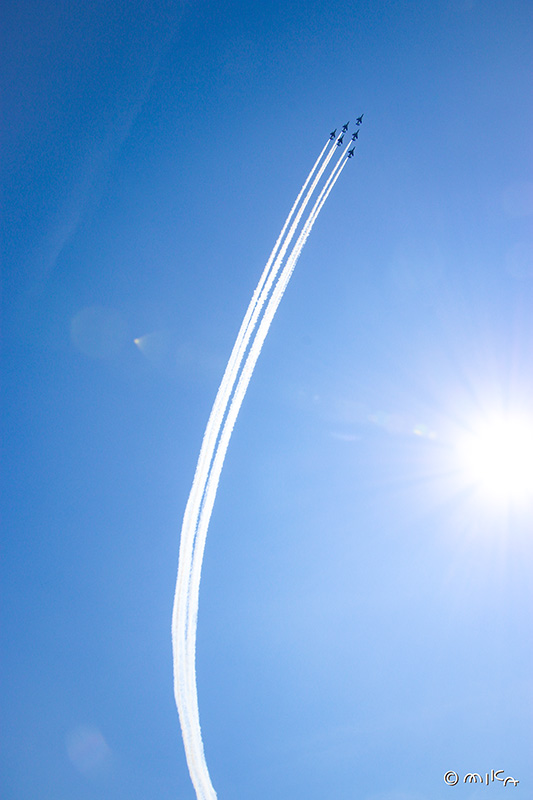 勢いよく舞い上がるブルーインパルス②