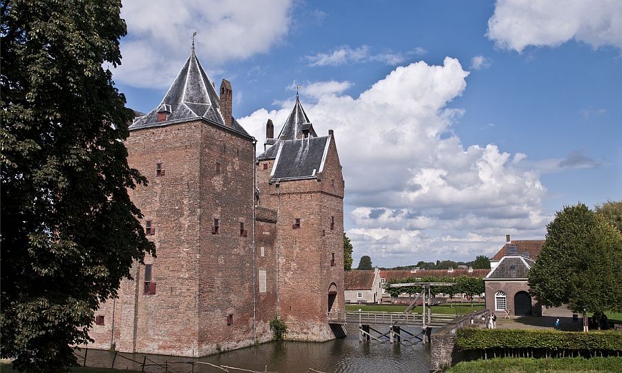 Zamek Loevestein Holandia