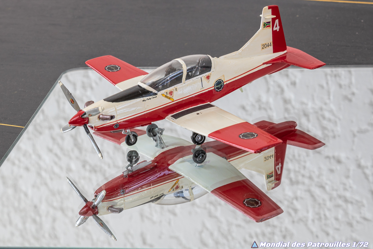  Pilatus PC-7 MK II Silver Falcons 1/72
