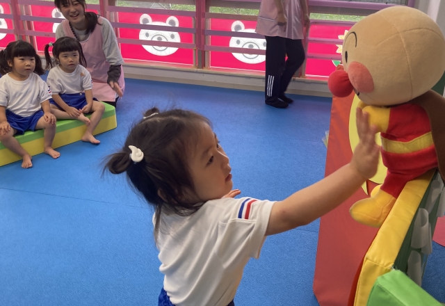 アンパンマンにタッチ