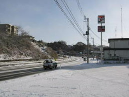 現地は雪道。交通は混乱していました。