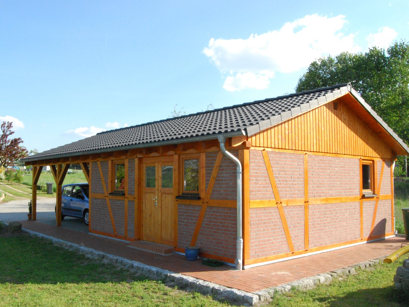 Carport und Garage mit Fachwerk - Solarterrassen & Carportwerk GmbH