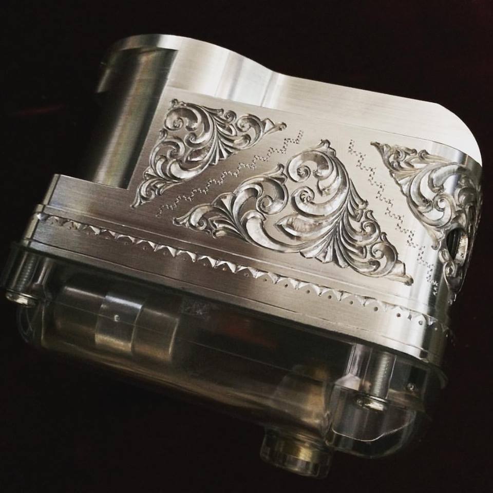 エングレービング　彫金　マグネット　トライアンフ　チョッパー　engraved magneto for triumph chopper