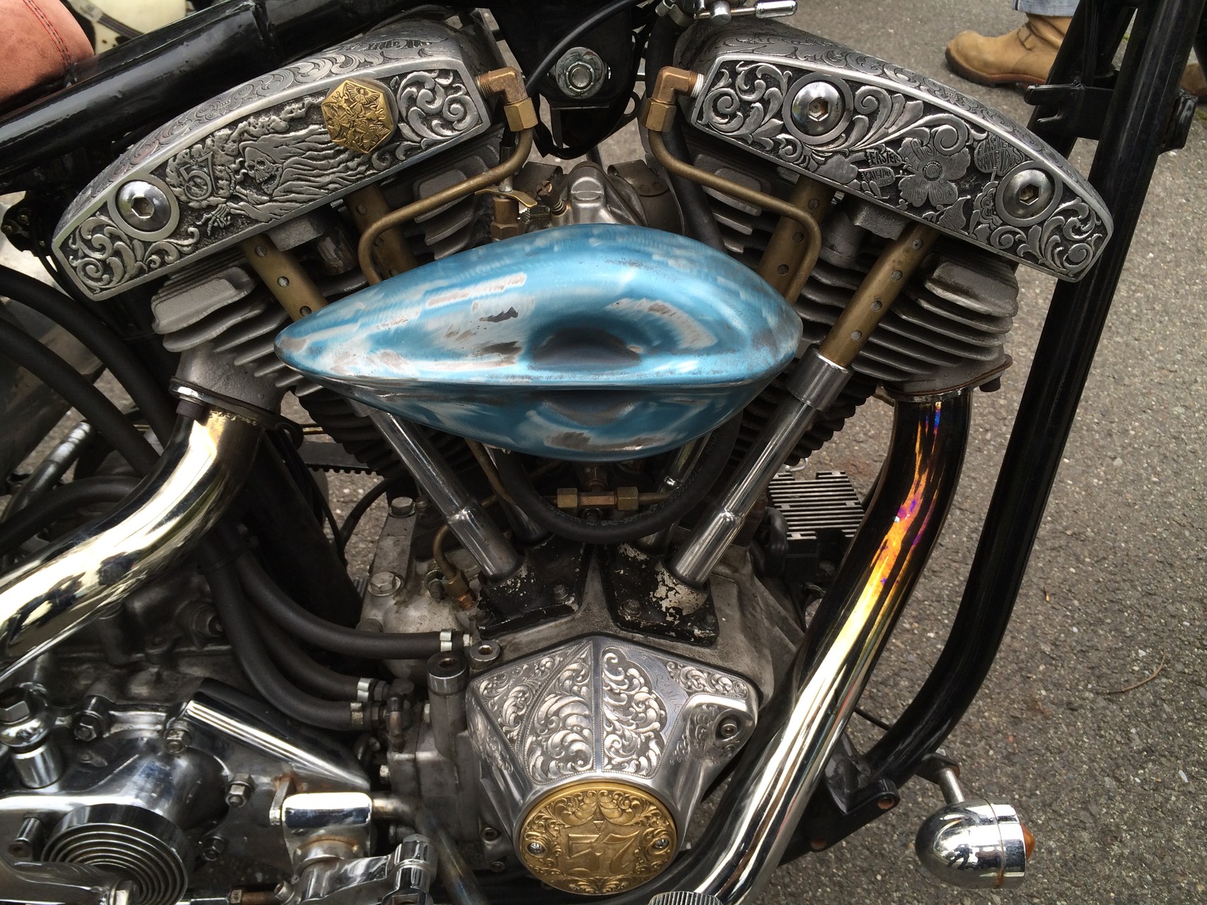 エングレービング　彫金　ショベル　チョッパー　engraved shovelhead harley davidson