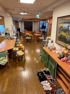 奥行き感のあるリビングダイニング