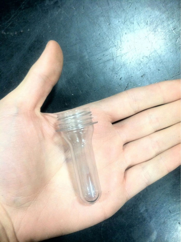 Fabricación botella de plástico