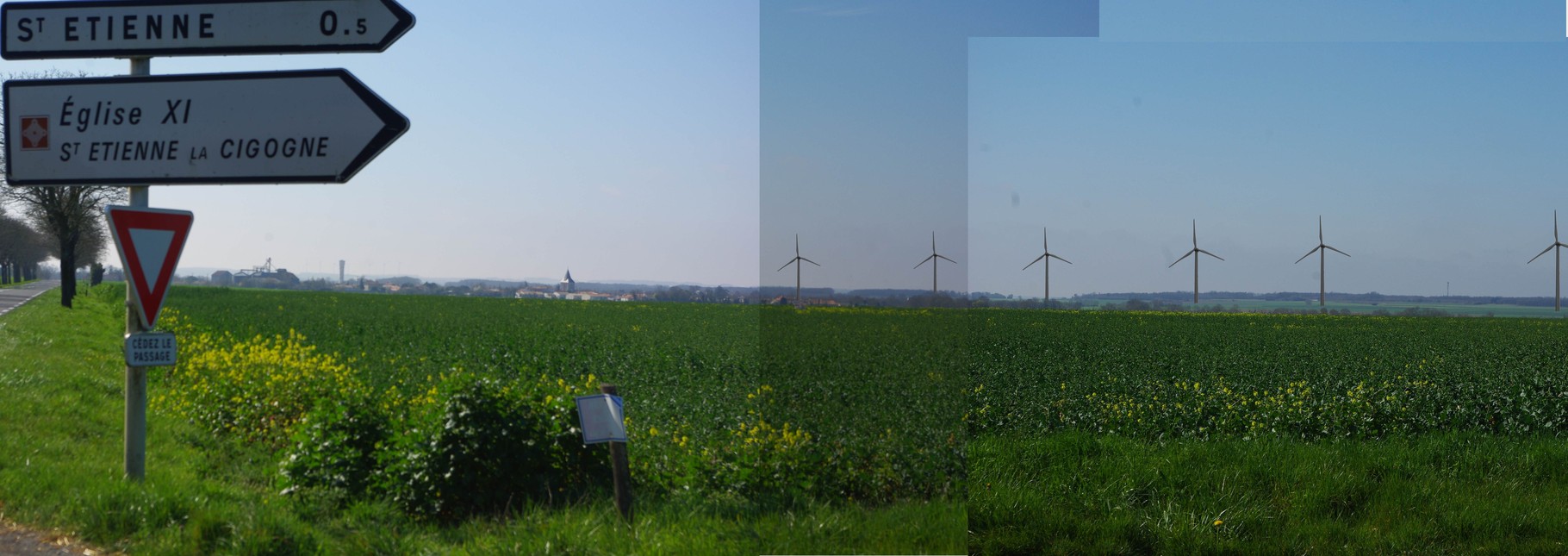 Villeneuve la Comtesse (nord ).  Les sept éoliennes vues depuis St Etienne la Cigogne.