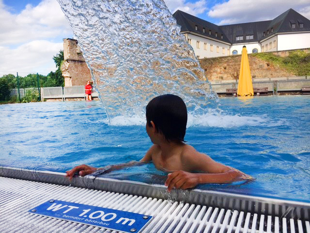 Burg-Schwimmad in Altleiningen