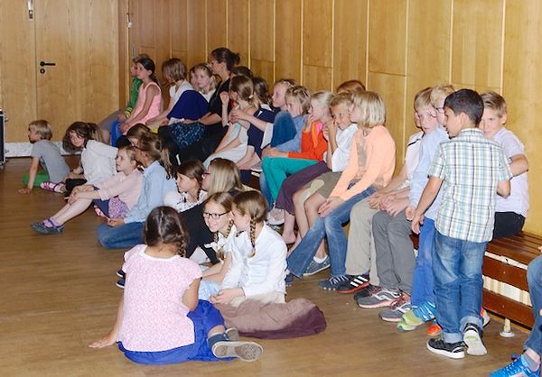 Die Kinder halten 90 Minuten ohne Murren durch.