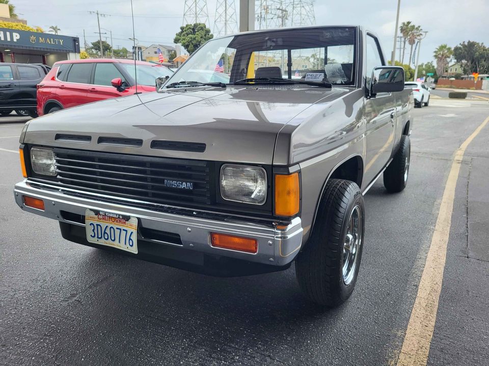 アメイジング！1987 Nissan hardbody - chibun factory