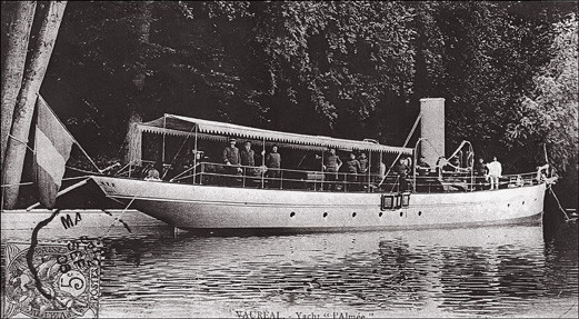 Henri Menier — L'Almée, petit vapeur de rivière, est entièrement réalisé par Henri Menier. Quand ce petit steam-yacht navigue en mer il est gréé de trois mâts qui servent uniquement à arborer les pavillons.