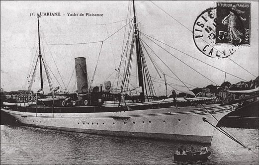 Célèbre auprès des colombophiles et cartophiles. Le 22 juil. 1905 le quotidien français «Le Matin» organisait un grand concours colombophile en mer. Des centaines de pigeons furent embarqués et lâchés au milieu de la Manche. Carte postale pour l'occasion.