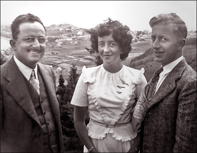 Albert Quesnel (Fils de Jules Amédée Dorcineau, frère d'Adélard), Suzanne Canac-Marquis et Etienne Corbeil. Photo prise à Port-Daniel en Gaspésie en1947 où Albert était médecin. Auparavant il avait été médecin sur l'île Anticosti