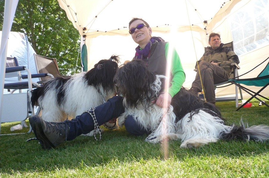 Anja mit Arthur links und Bootsmann rechts