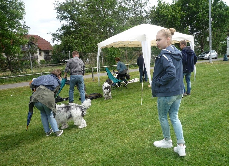 vorn Antje Bessie, Anna