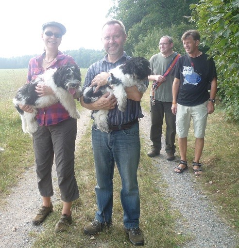 Anja mit Arthur, Klaus mit Amara ht. l. Stefan, Andreas