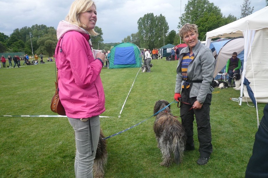 Christa und Martina mit Tobi und Miro