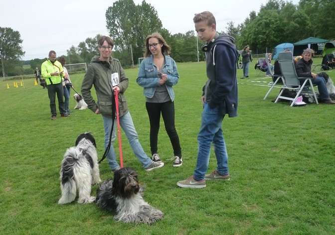 Simone, Louise und Julius mit Antje Bessie und recht Banba