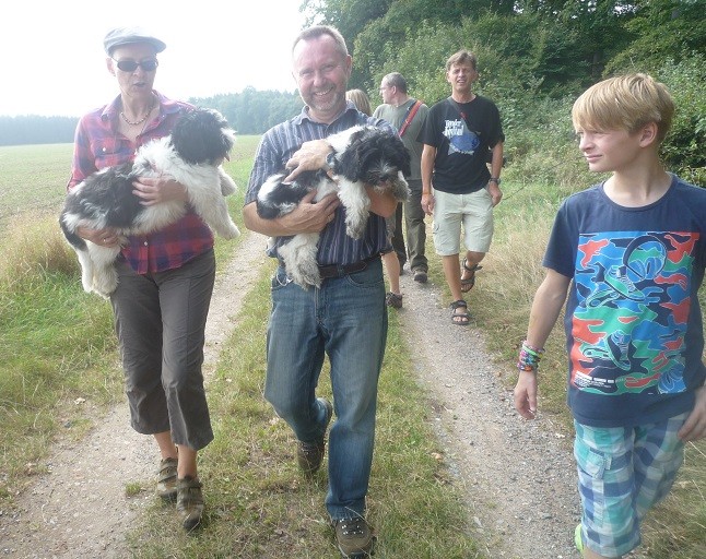 Anja mit Arthur, Klaus mit Amara, Lennart