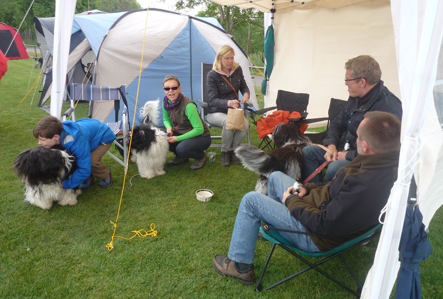 links Jan- Malte mit Bootsmann, mitte Anja mit Arthur, rechts Ingo mit Arjen Oskar