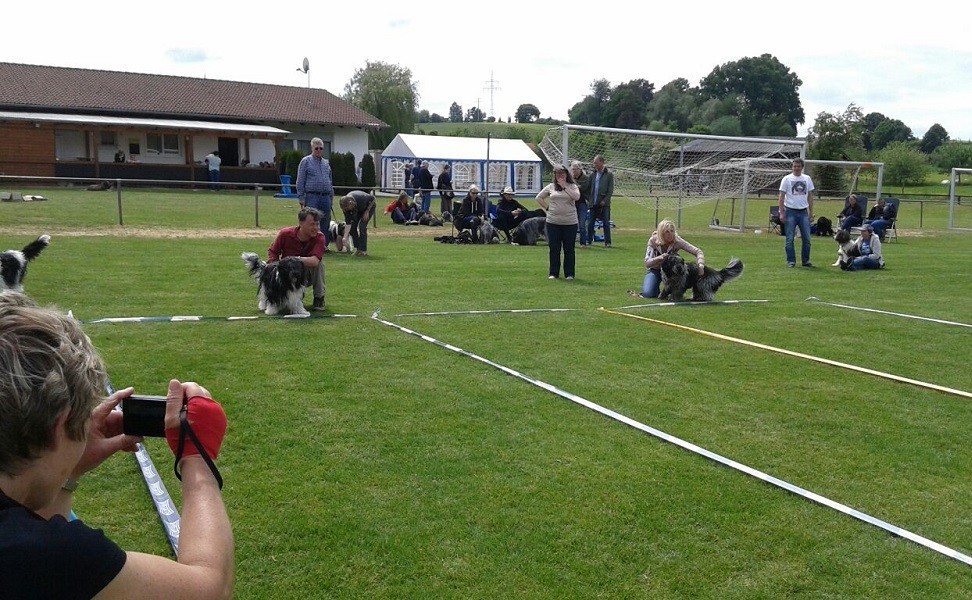 Am Start: links Andreas mit Bootsmann, rechts Christa mit Arjen Oskar