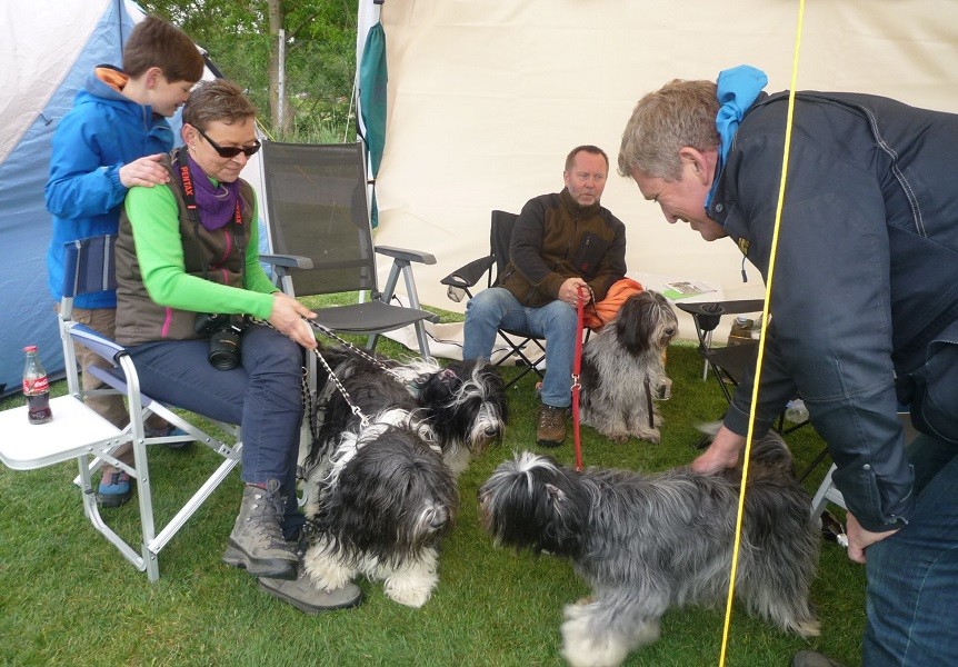 rechts Caatje, Bootsmann, Arthur, hinten Anna