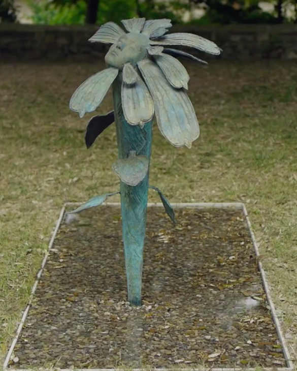 KIKI SMITH, Path  (GALLERIA CONTINUA, San Gimignano 31.05.2014 - 30.08.2014: from a Youtube video)