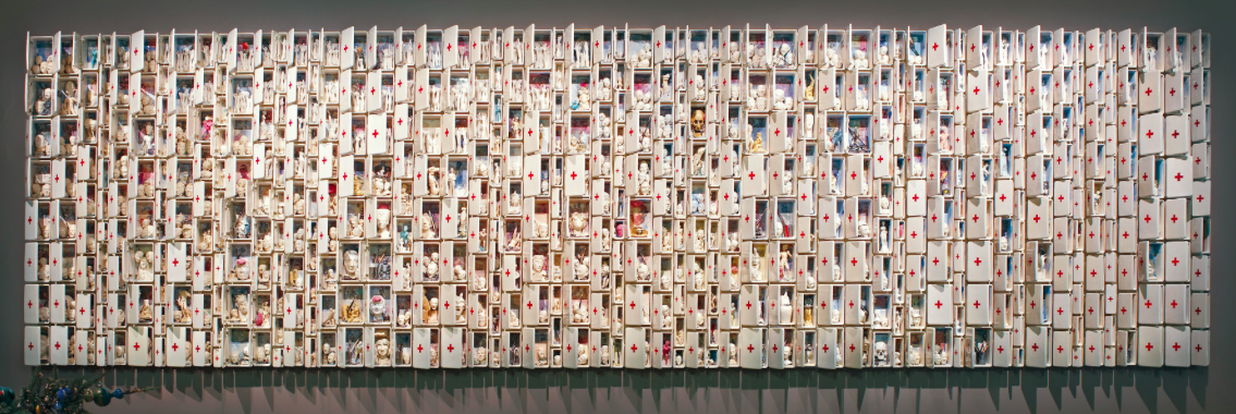 BERTOZZI&CASONI  (Composizione non finita-infinita, 2009, ceramica policroma, cm 285 x 1000 x 27) 