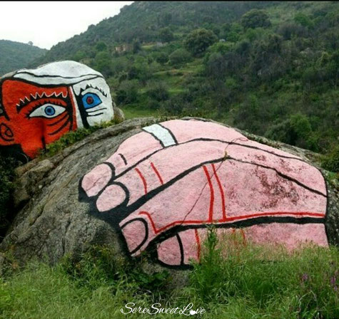 murales orgosolo pitturato su roccia