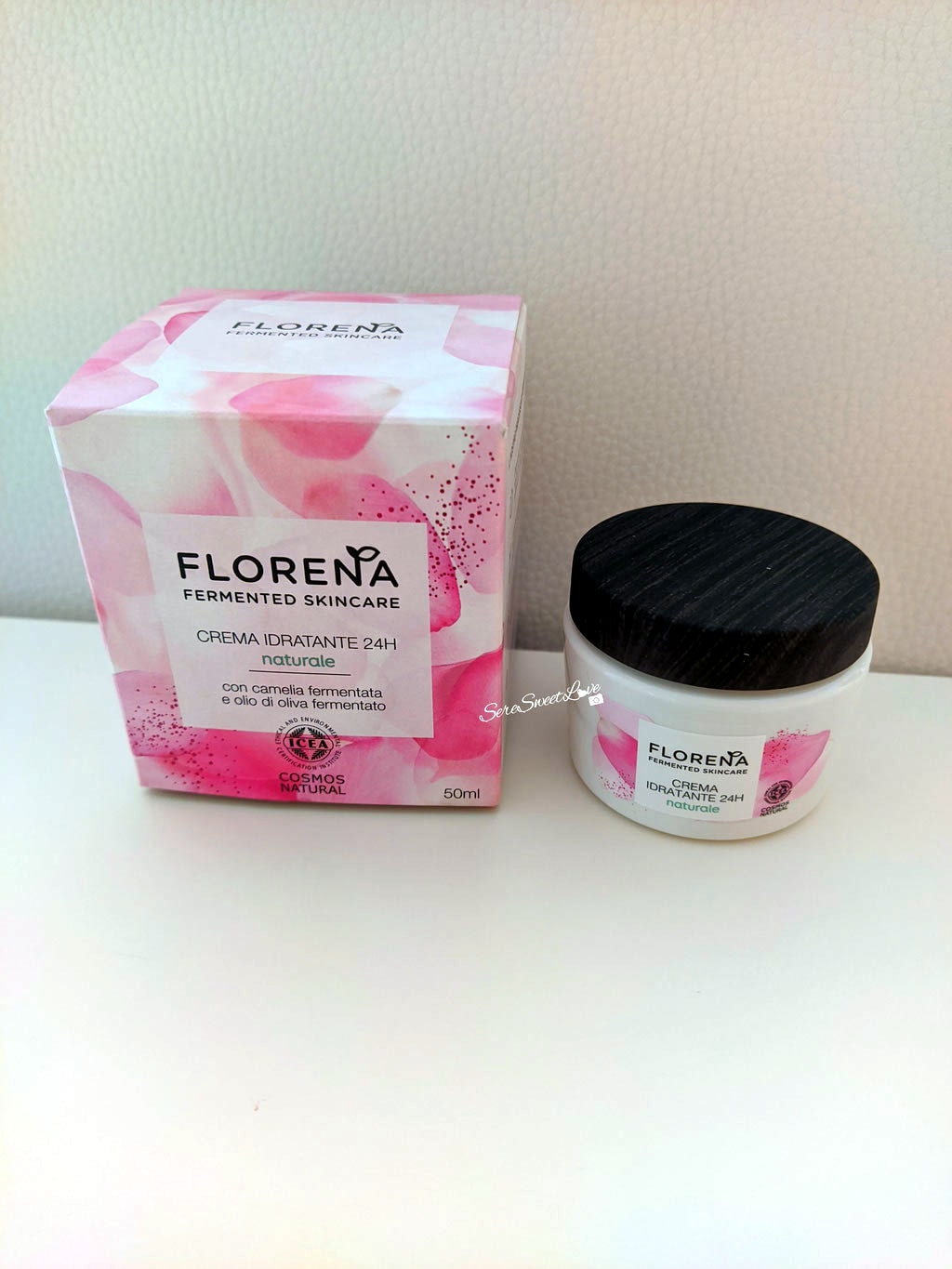 Crema idratante 24 h naturale florena davanti confezione e vasetto