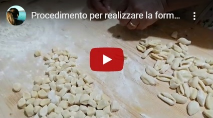 Collegamento a video youtube sul procedimento per realizzare i maccarrones de poddighe tipica pasta sarda