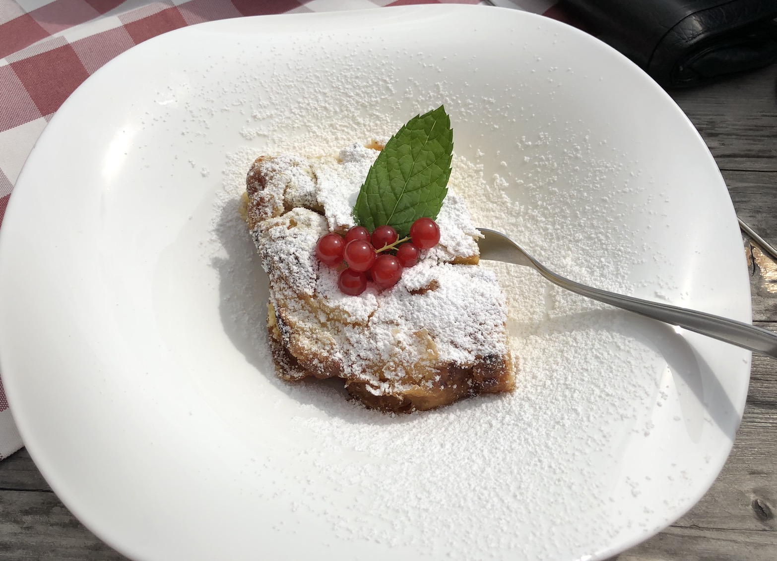 lecker Topfenstrudel