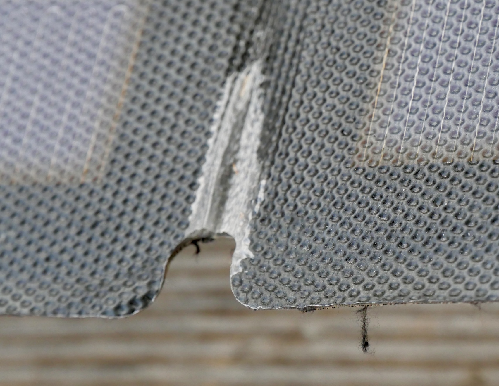 Delamination an den Faltstellen auf der Vorderseite